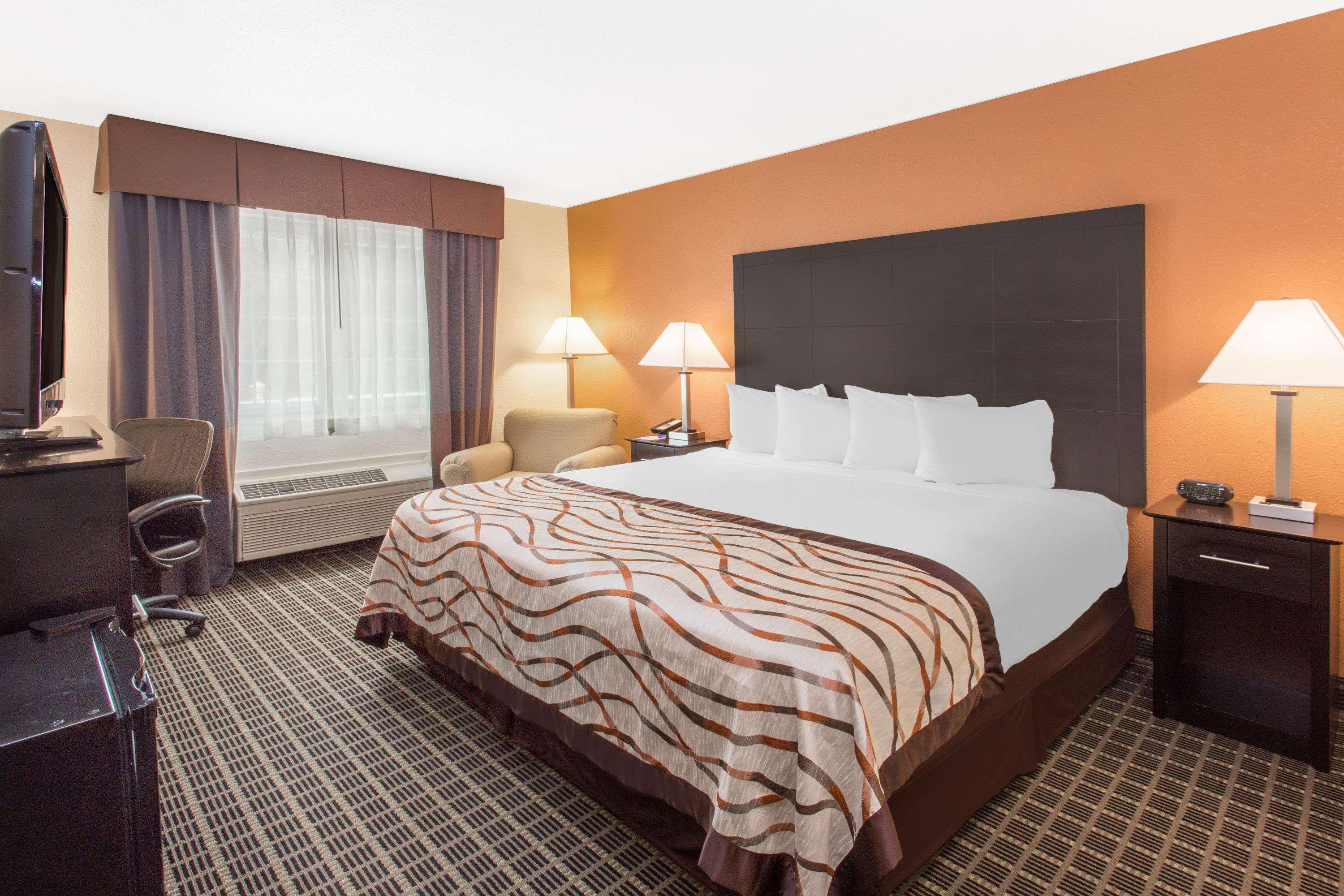 Hotel Baymont By Wyndham Muskegon Exterior foto