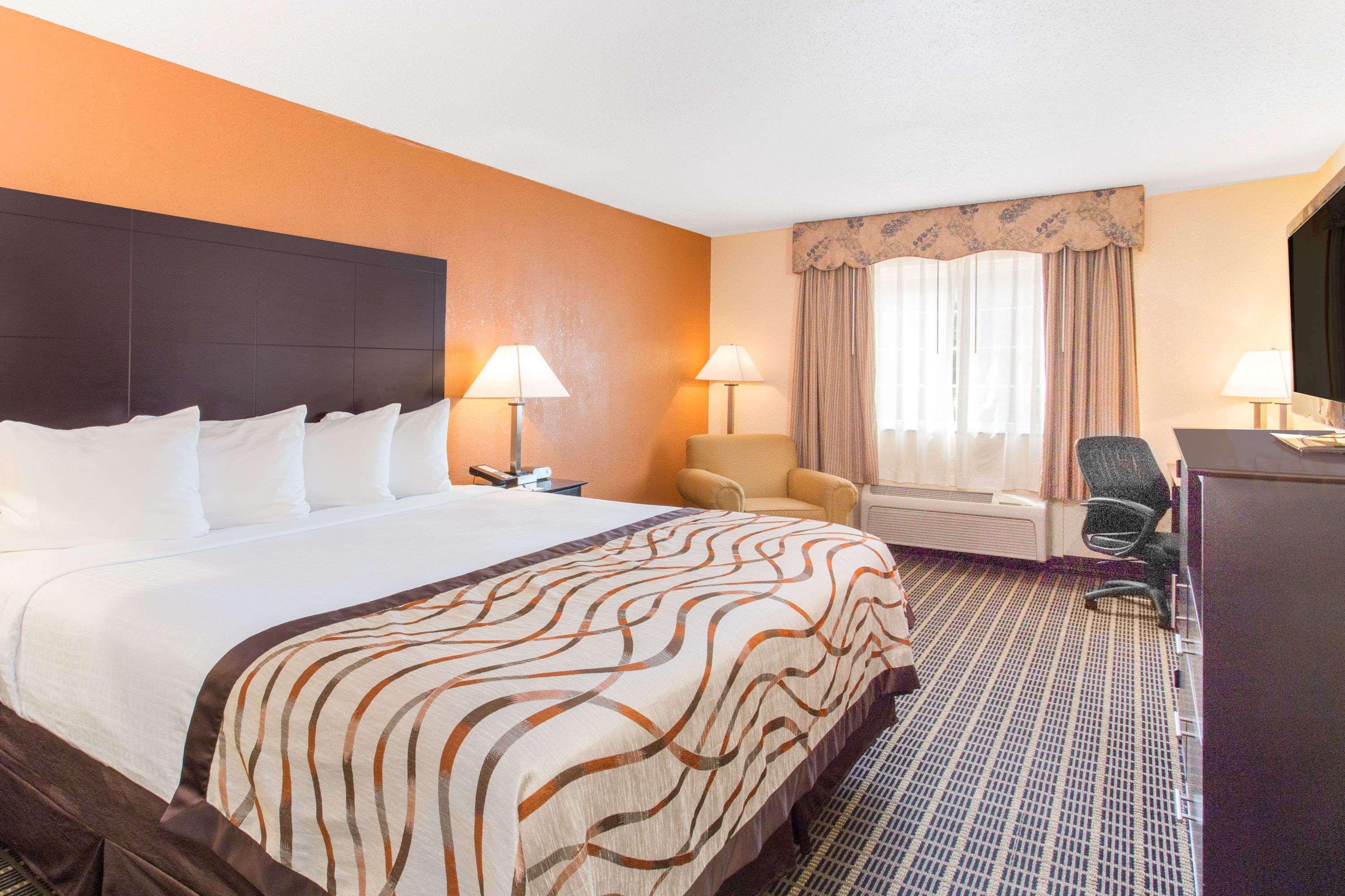 Hotel Baymont By Wyndham Muskegon Exterior foto