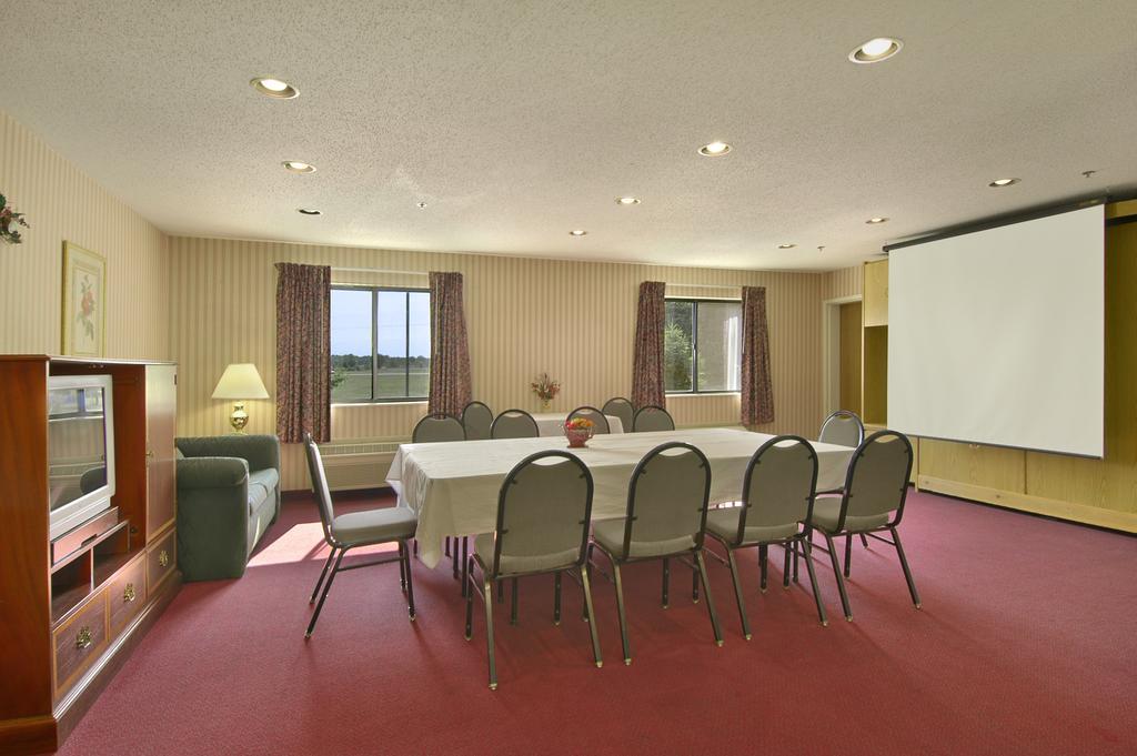 Hotel Baymont By Wyndham Muskegon Exterior foto