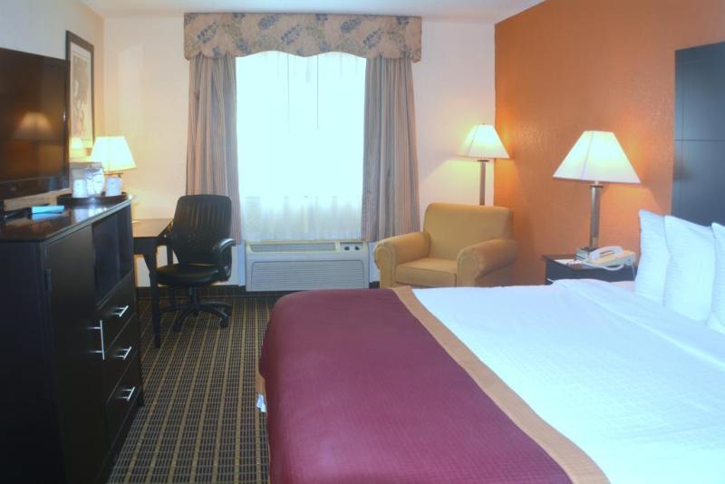 Hotel Baymont By Wyndham Muskegon Exterior foto