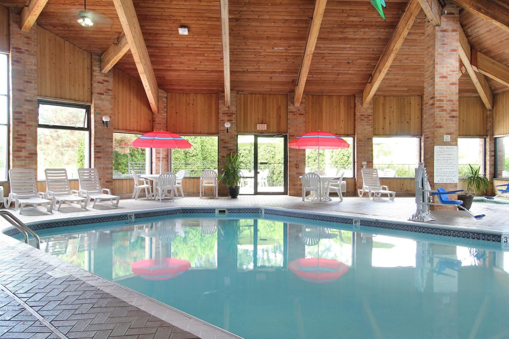 Hotel Baymont By Wyndham Muskegon Exterior foto