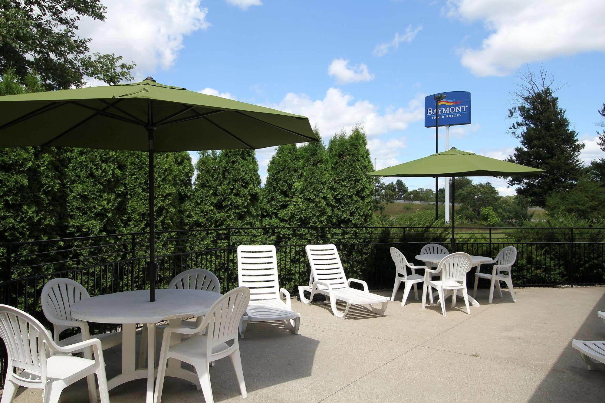 Hotel Baymont By Wyndham Muskegon Exterior foto